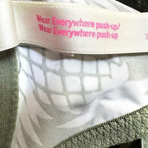 Victoria’s Secret Wear Everywhere push up green pineapple bra - Picture 9 of 10